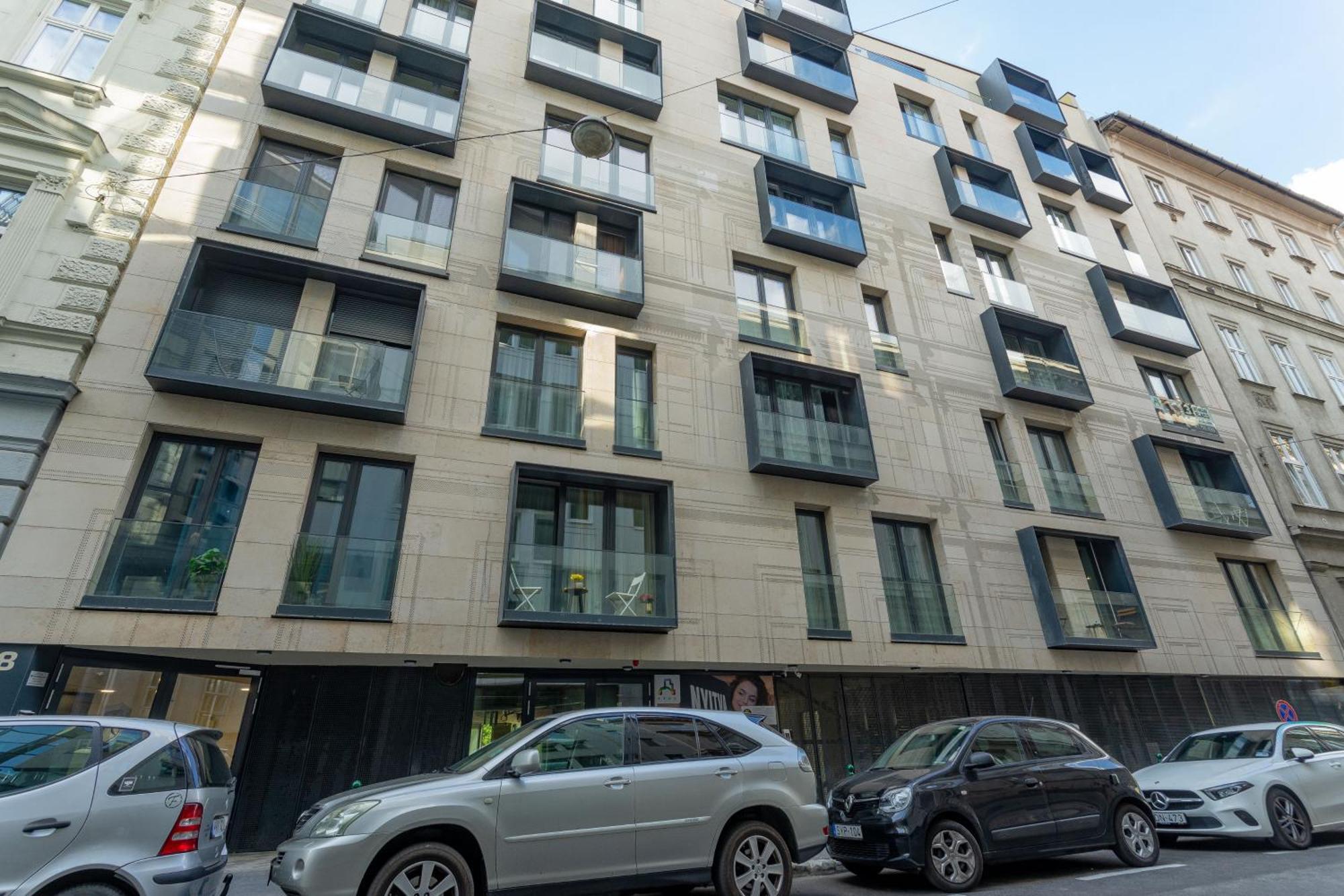 Apartmán Erkel 18 *